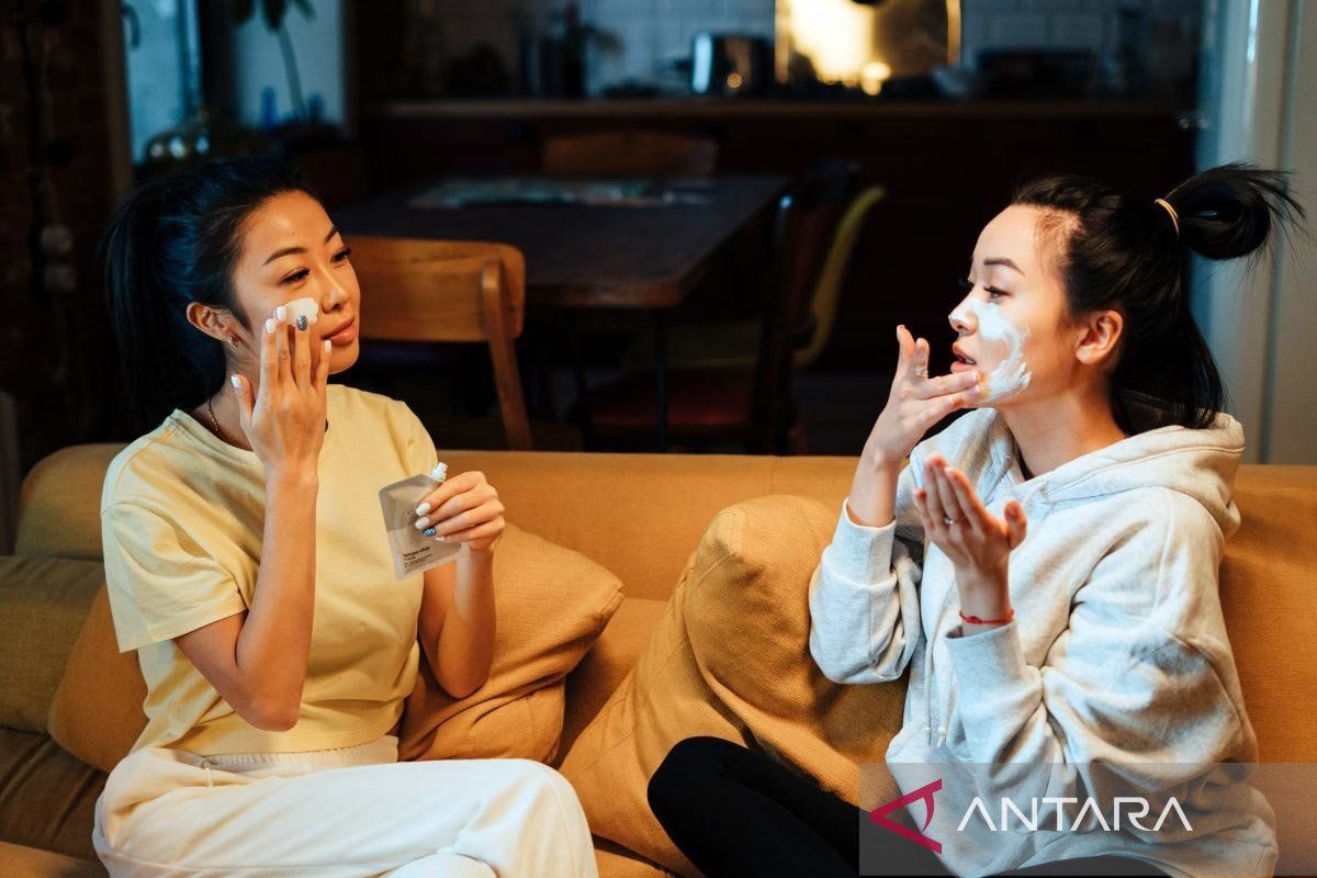 7 cara menjaga kesehatan kulit saat sering terpapar AC